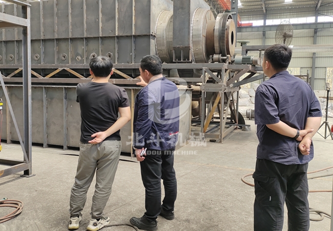 湖南客户在我厂近距离直观了解麻杆91香蕉视频污污污污污污机