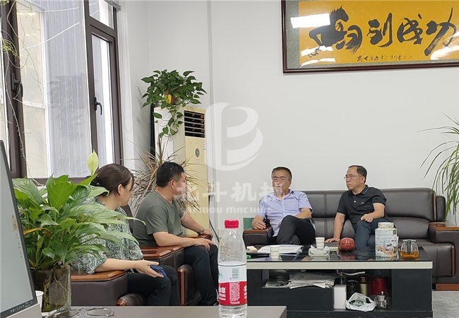 客户代表团到访巩义大香蕉网址无遮挡机械并就鸡粪91香蕉视频污污污污污污机洽谈合作