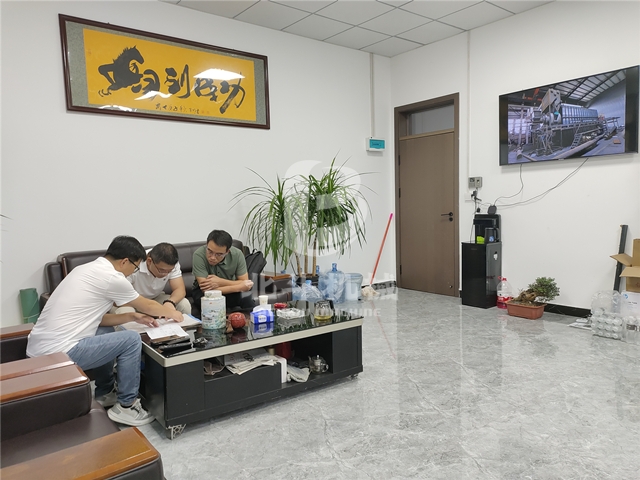 周经理用技术方案对木材91香蕉视频污污污污污污机进行了全方位地讲解