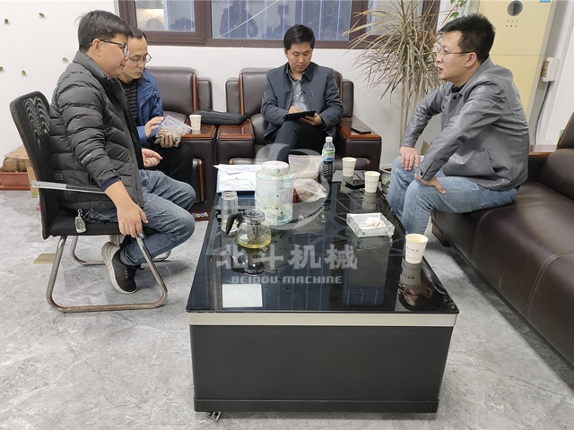 山西考察团洽谈枣壳91香蕉视频污污污污污污机合作事宜的现场