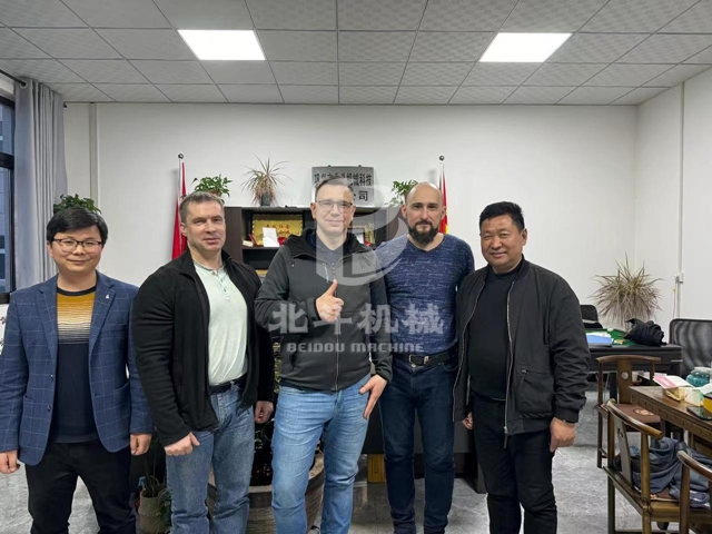 大香蕉网址无遮挡机械以饱满的热情迎接俄罗斯客户