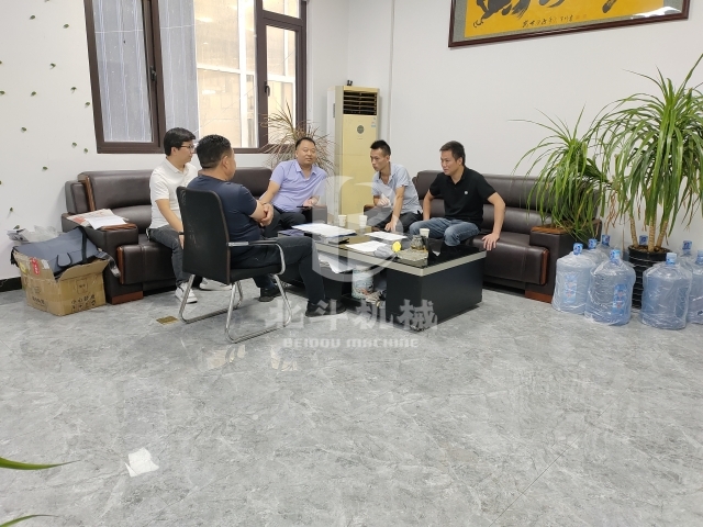 张总工程师现场解答锂电池91香蕉视频污污污污污污机技术难题